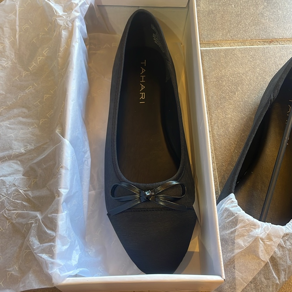 Tahari Elegant Black Loafers with Ribbon Accent